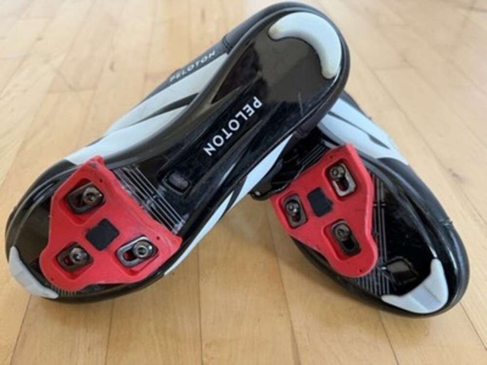 Peloton Indoor Cycling Shoes Black/White/Red, Size 38/7 Barely Used - Picture 4 of 5